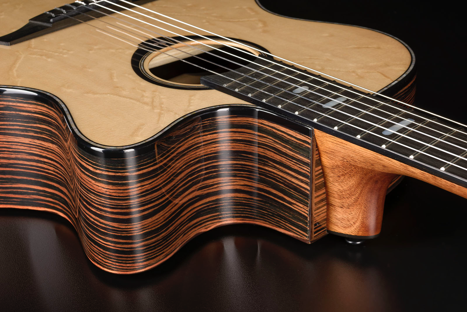 HyVibe 50 Nylon Auditorium Bevel Cutaway Gloss