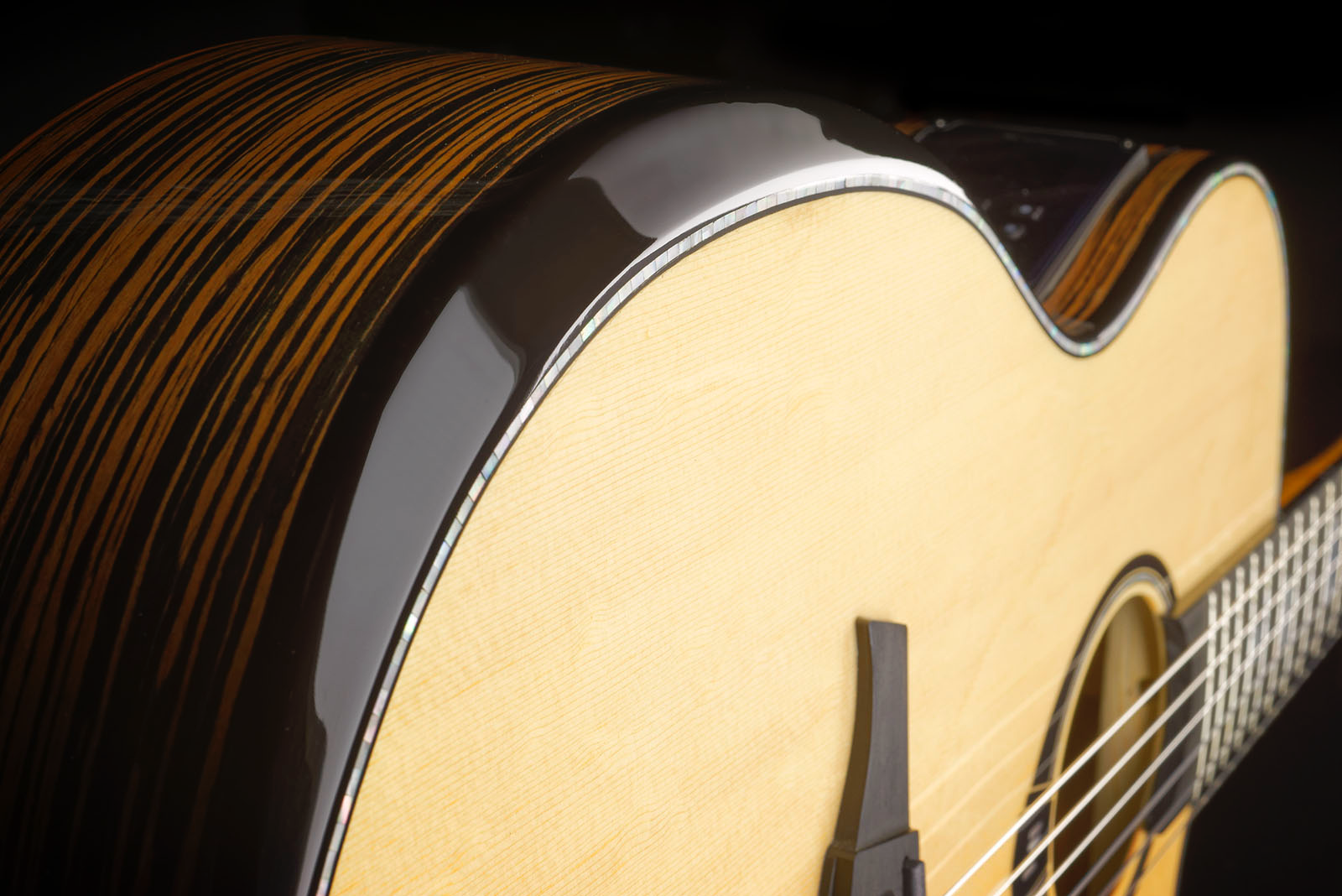 HyVibe 50 Nylon Auditorium Bevel Cutaway Gloss