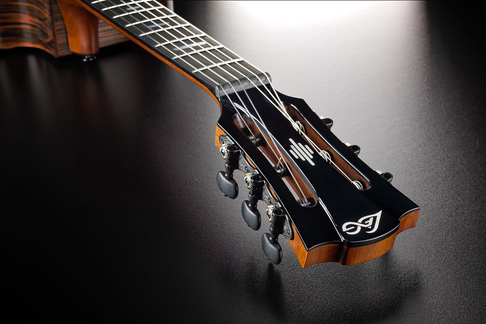HyVibe 50 Nylon Auditorium Bevel Cutaway Gloss