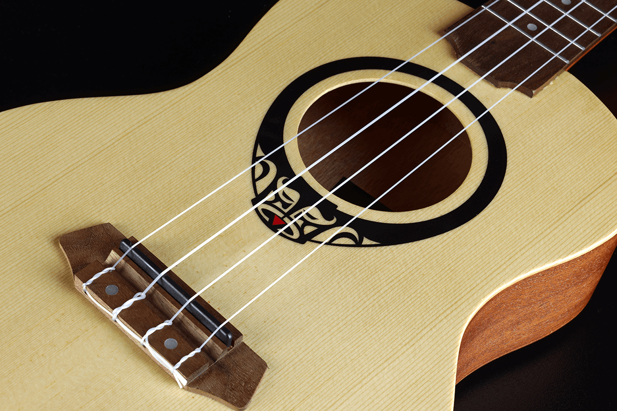 Tiki Uku Tenor acoustic electric 