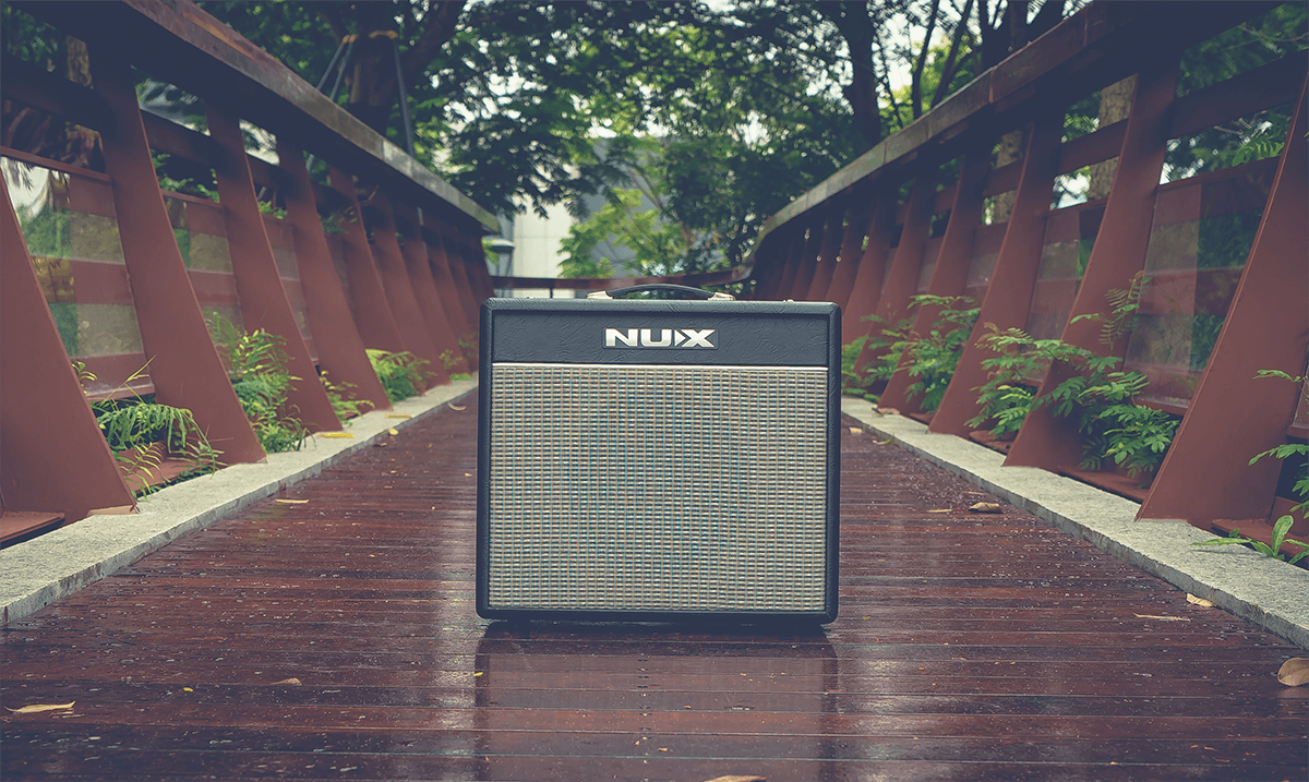 40 watt modelling amplifier with bluetooth